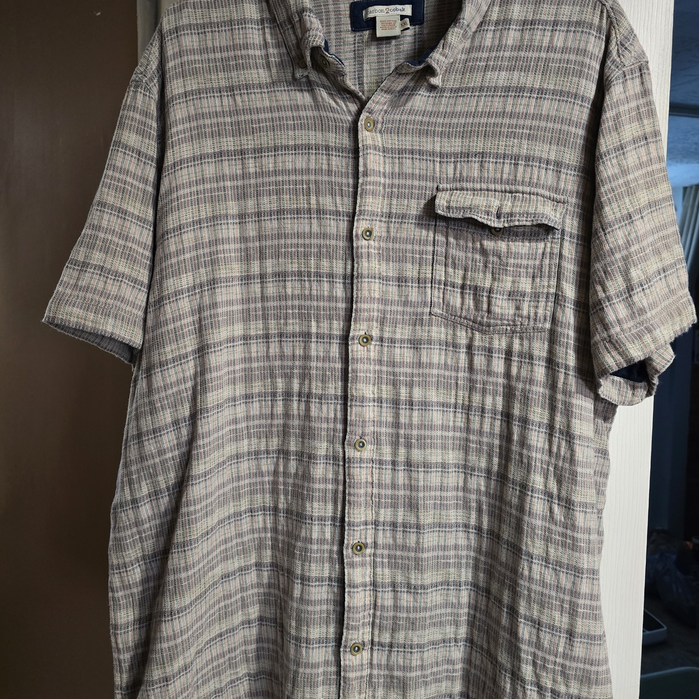 Casual Plaid Button-Down Shirt in Gray